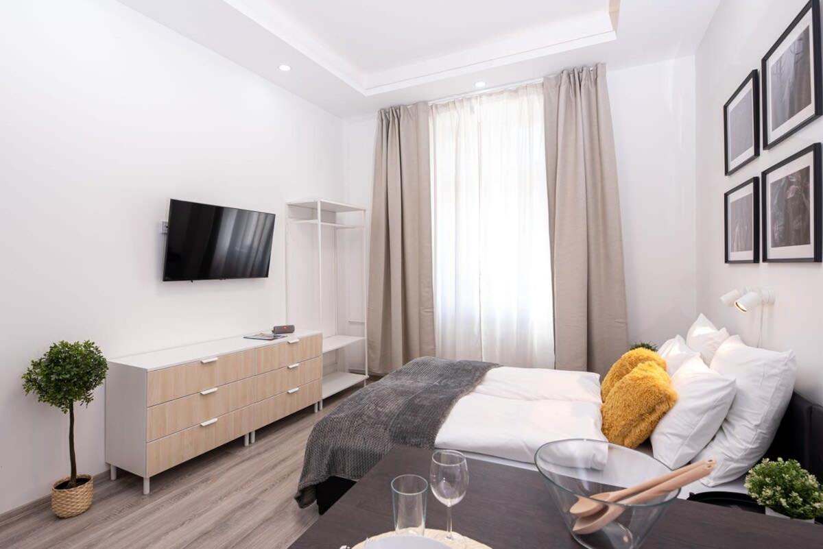 Charming Studio At Downtown Budapeste Exterior foto